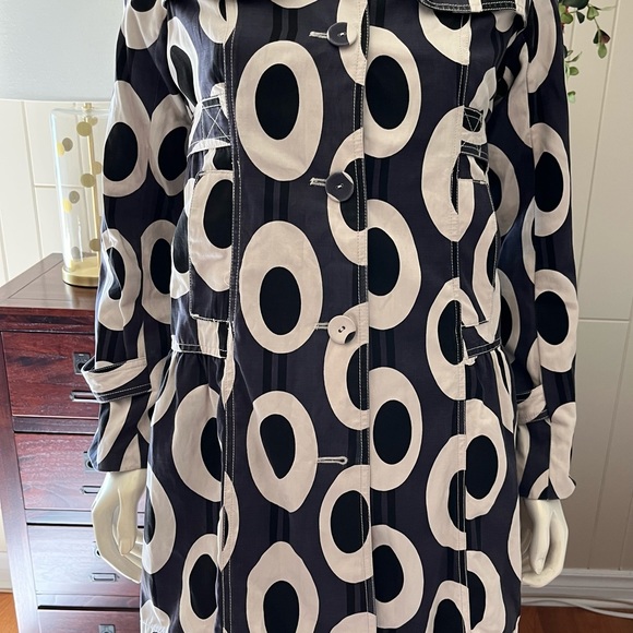 *DONATED*   SOLD Original and detailed trench coat in cream and black. Size S/M. - Picture 6 of 15